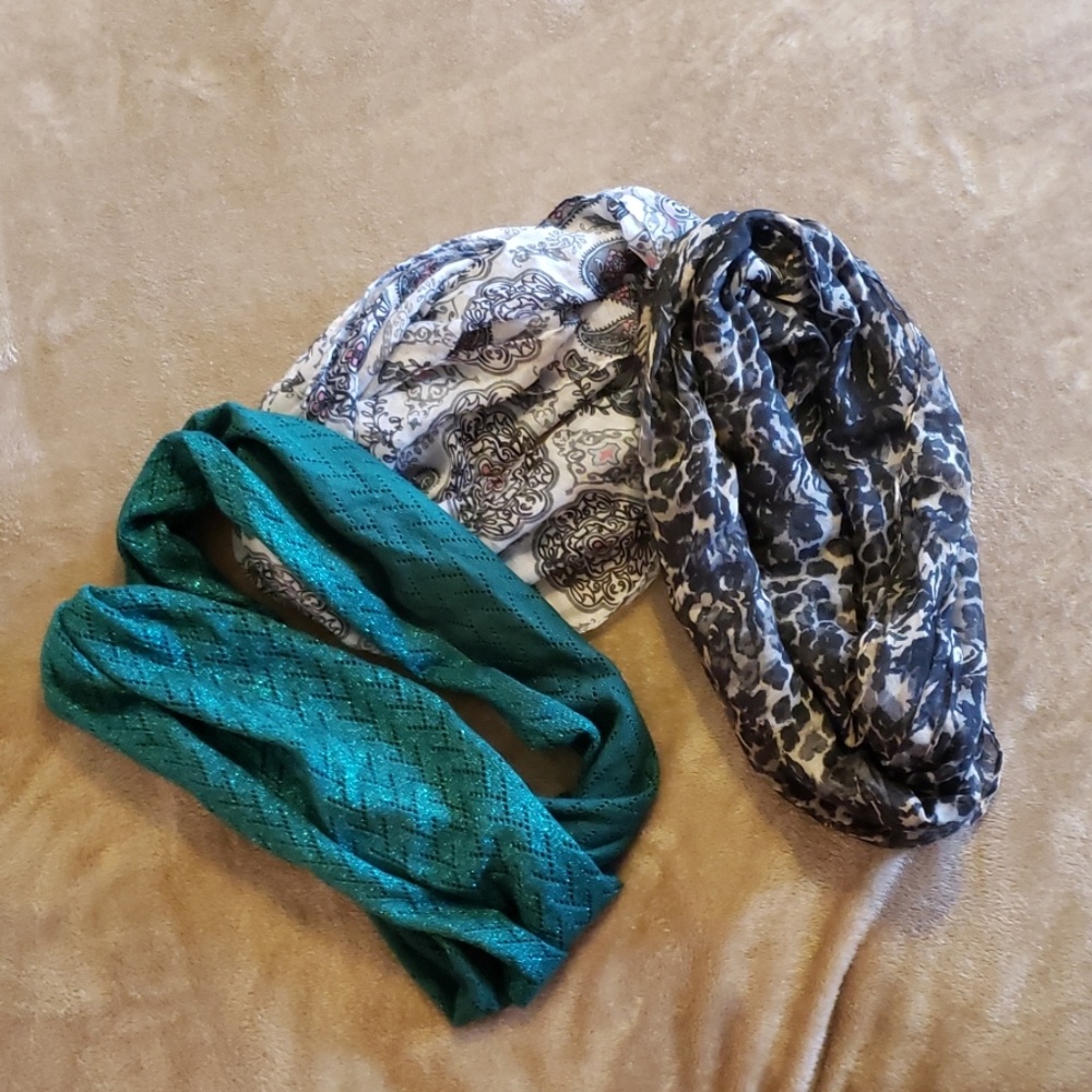 Various infinity scarves - Picture 1 of 4